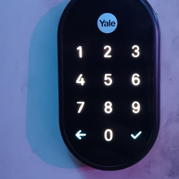 Yale smart lock - Picture 1 of 2
